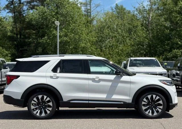 New 2026 Star White Metallic Tri-Coat Ford Platinum™ image 3