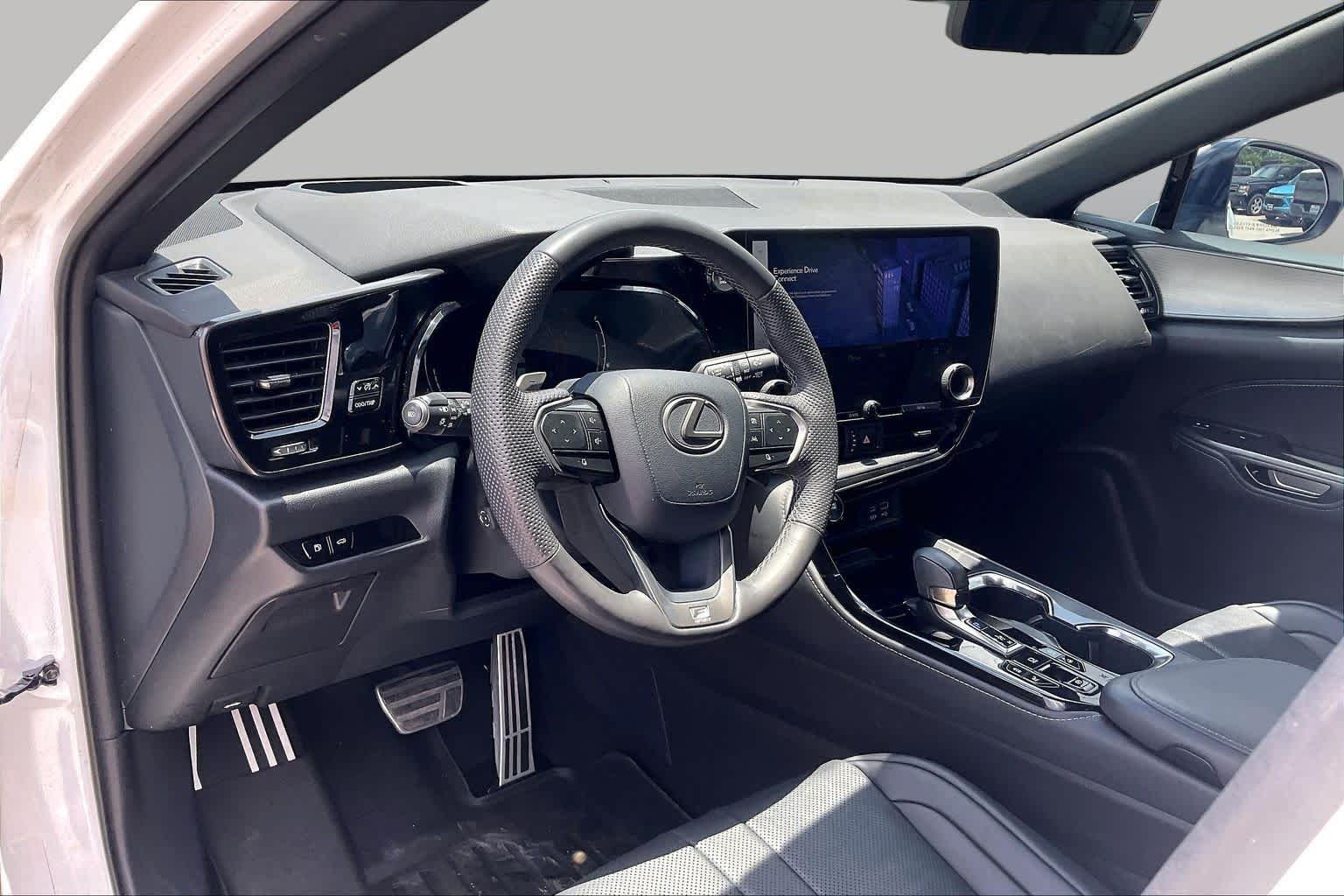 Used 2024 Ultra White Lexus F SPORT Handling image 17