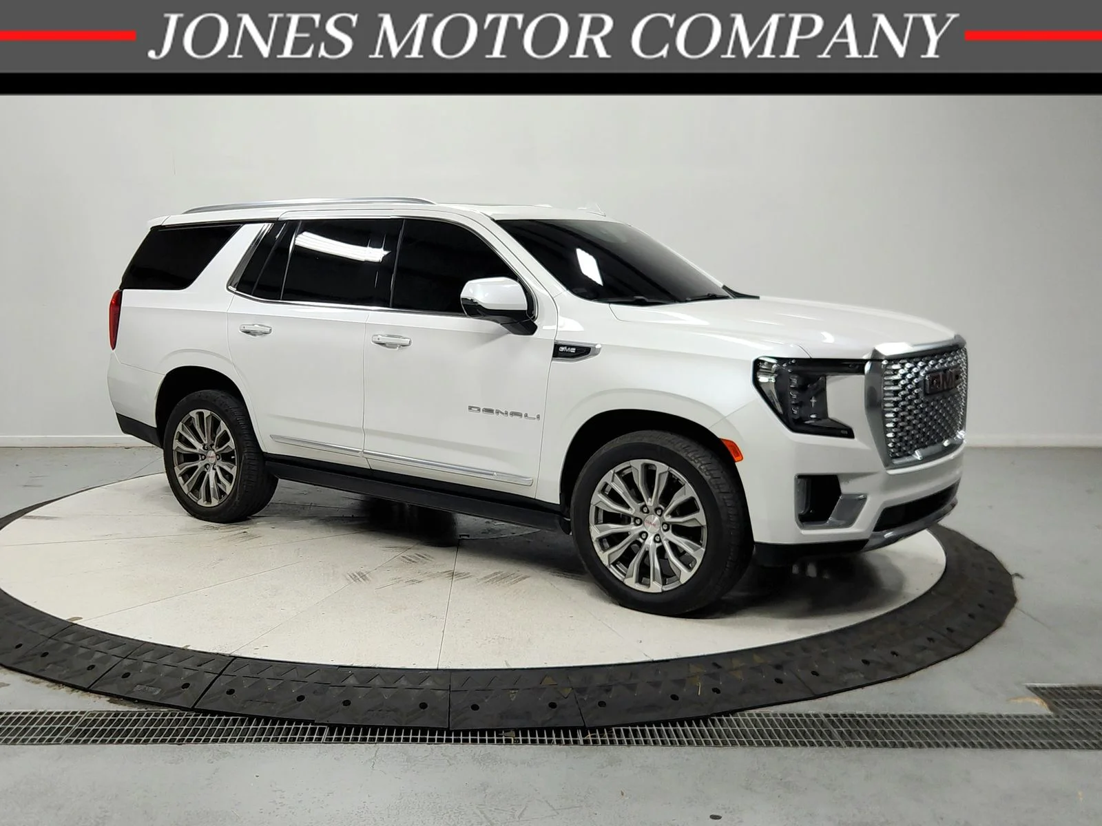 Used 2021 White GMC Denali image 1