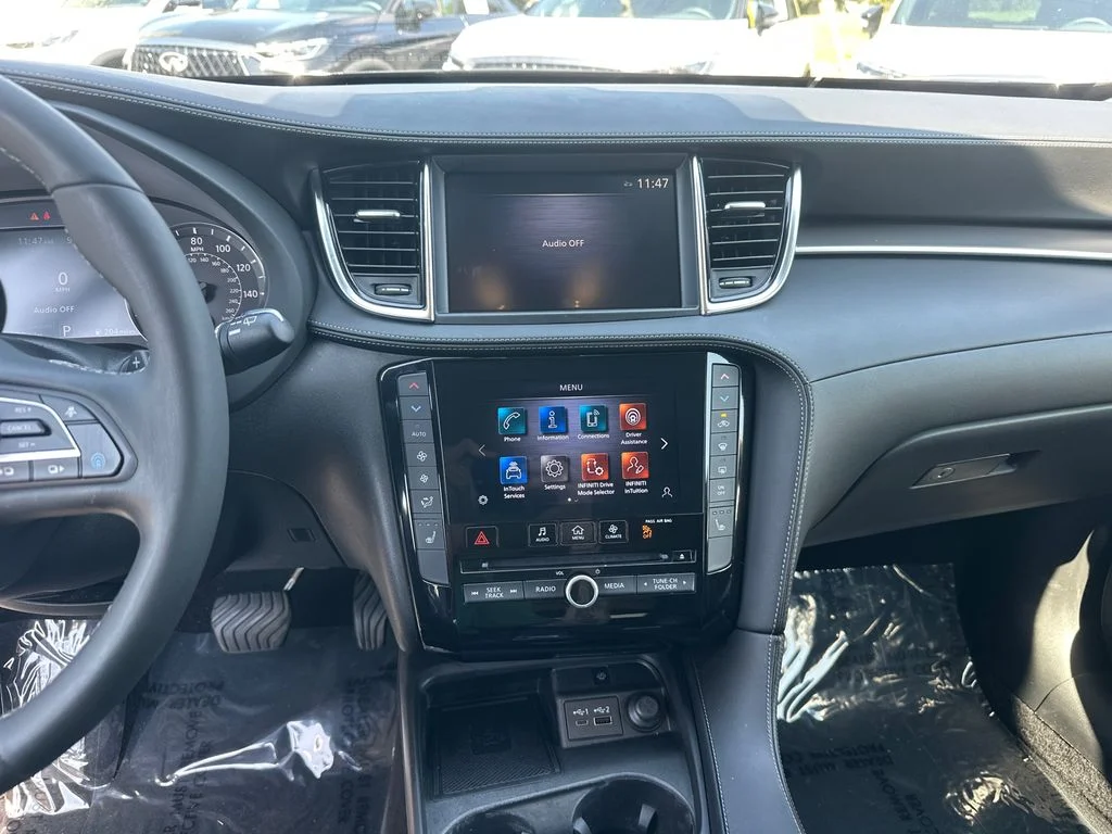 Used 2023 Black INFINITI LUXE image 24