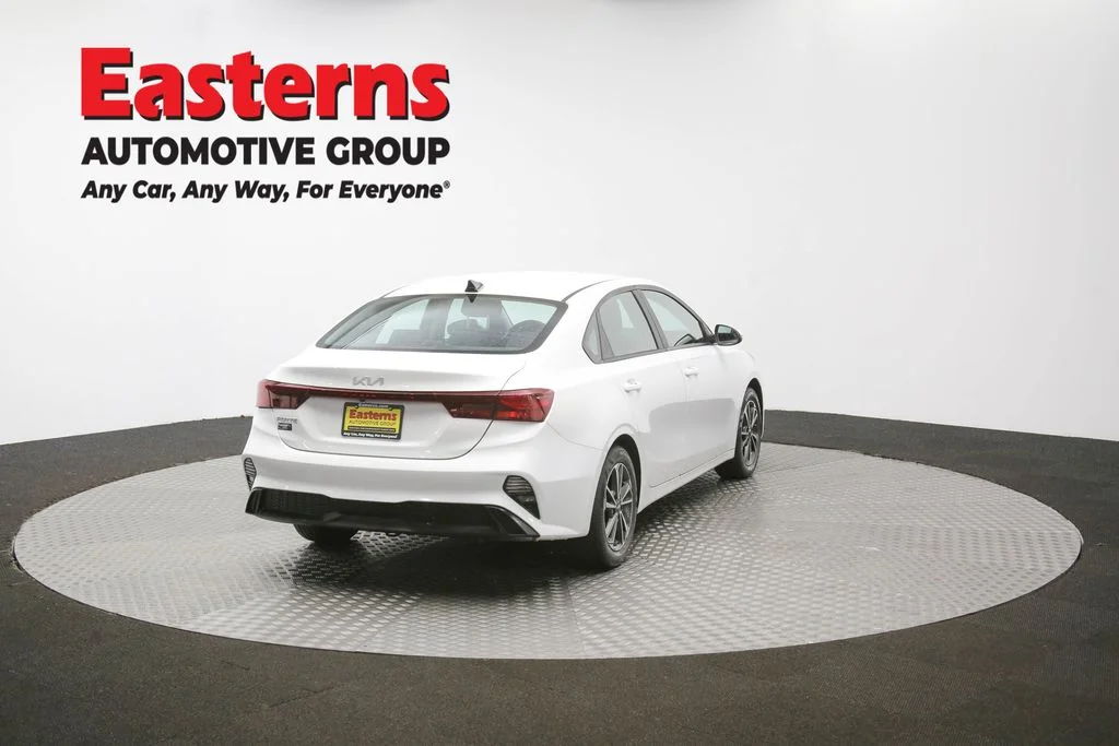 Used 2022 White Kia LXS image 34