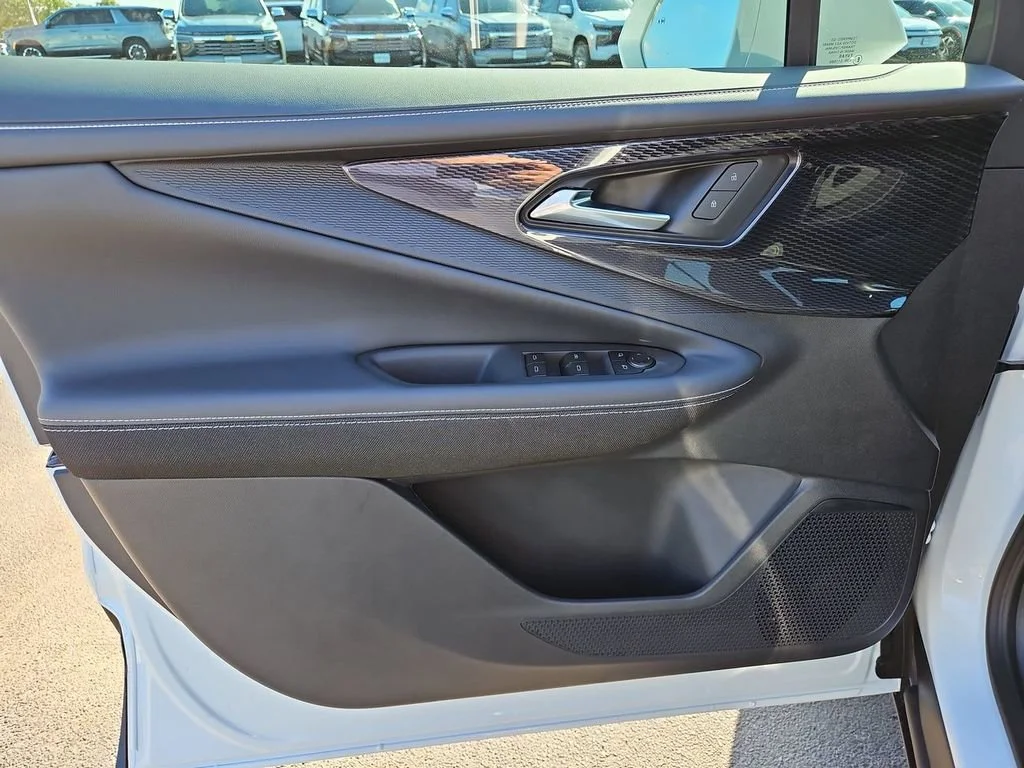 New 2026 Summit White Chevrolet LT image 21