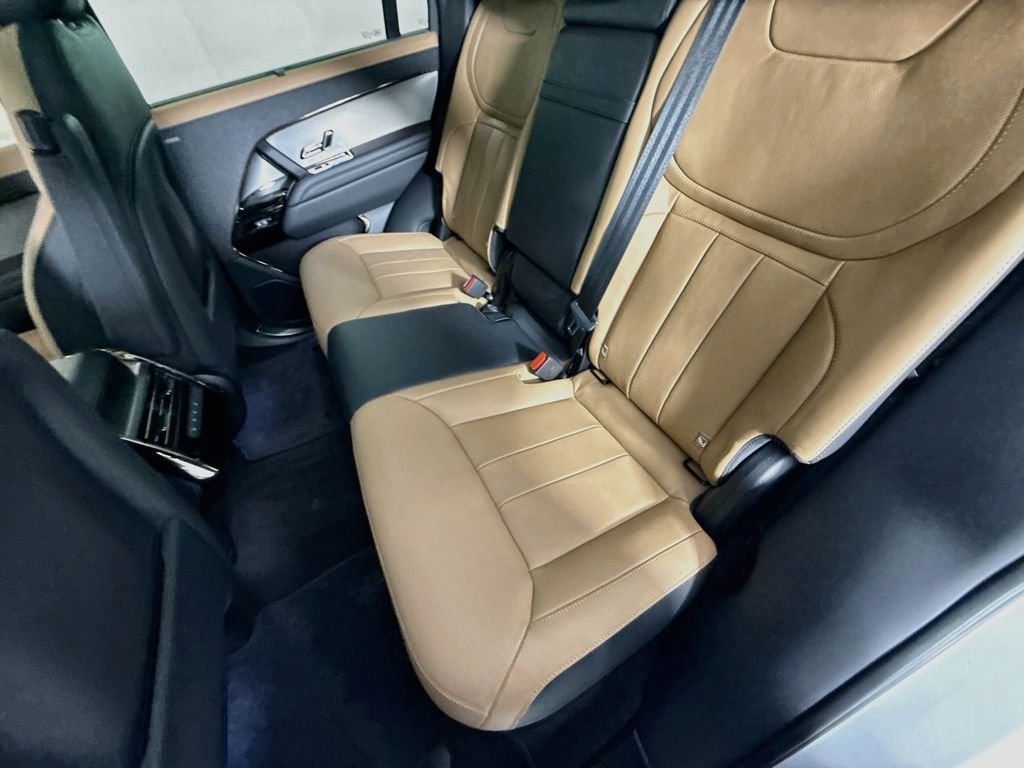 Used 2025 White Land Rover Dynamic SE image 26