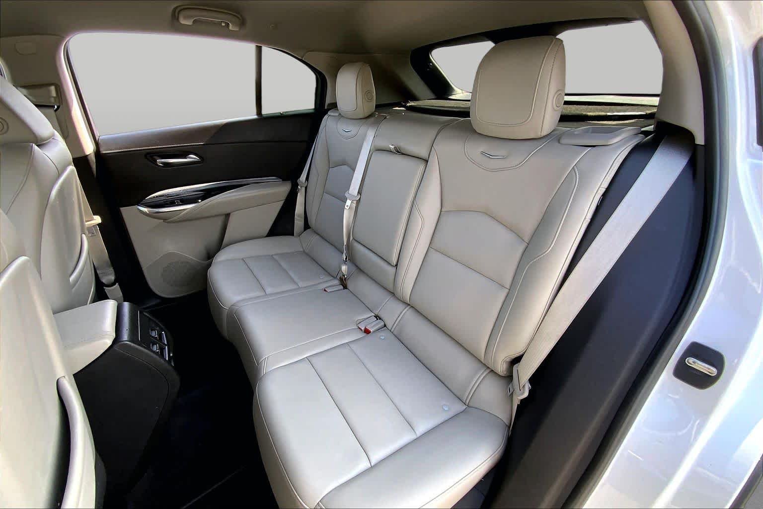 Used 2019 Crystal White Tricoat Cadillac FWD Luxury image 31