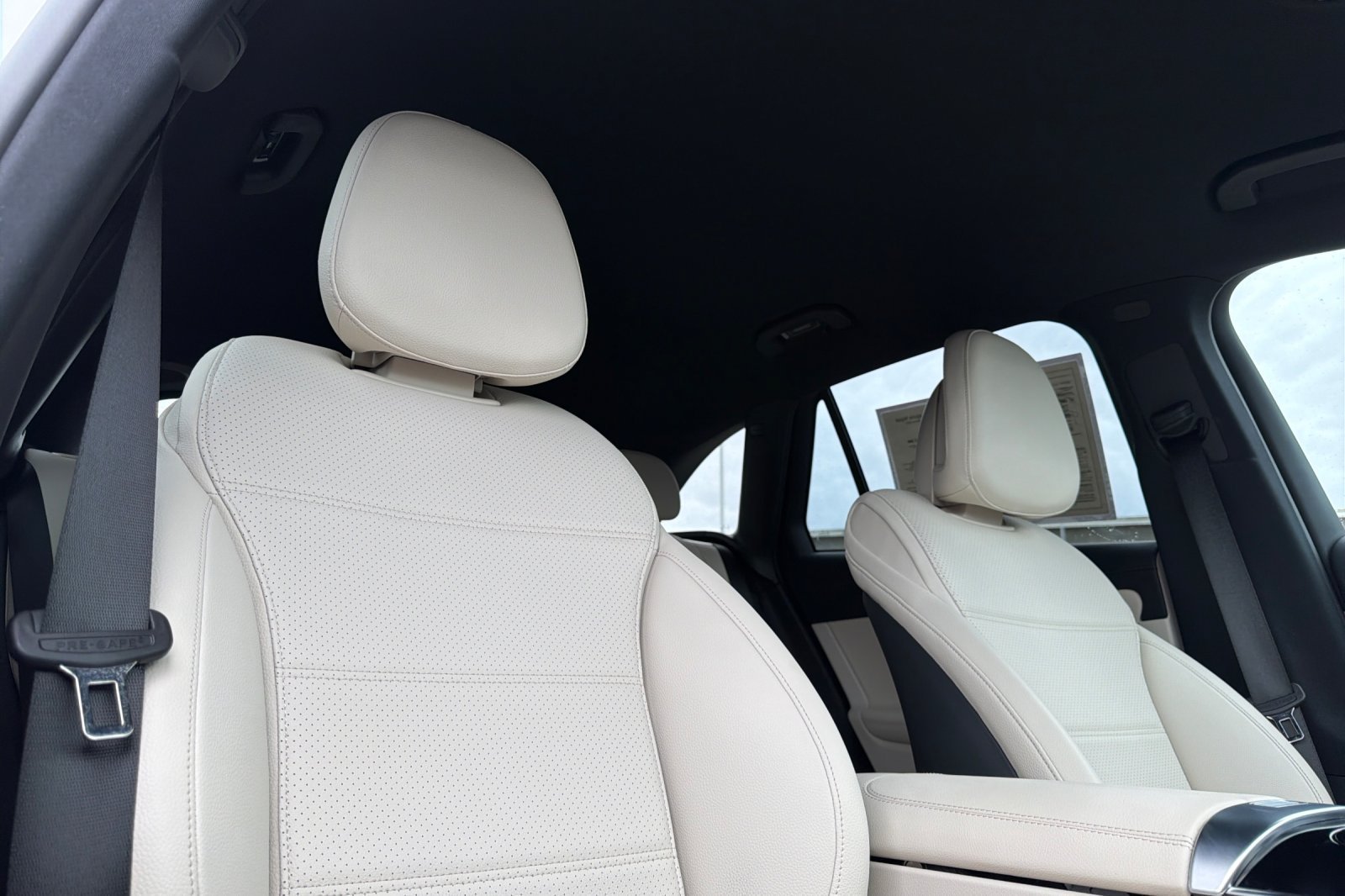 Used 2024 White Mercedes-Benz GLC 300 image 32