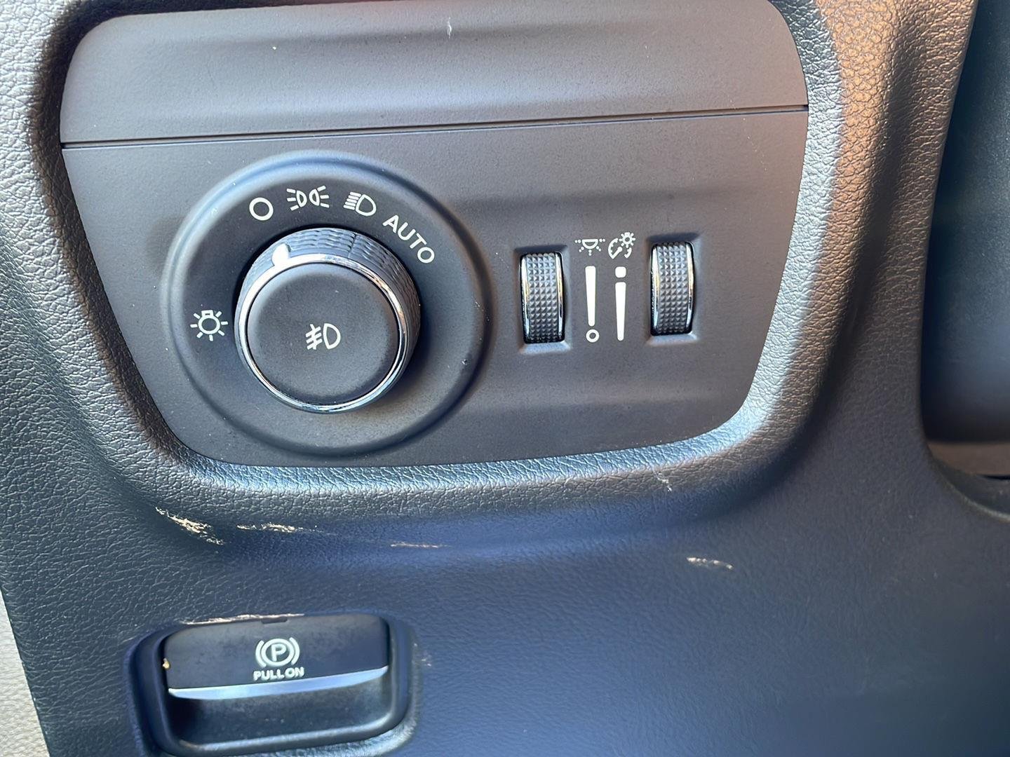 Used 2022 Diamond Black Jeep Overland image 13