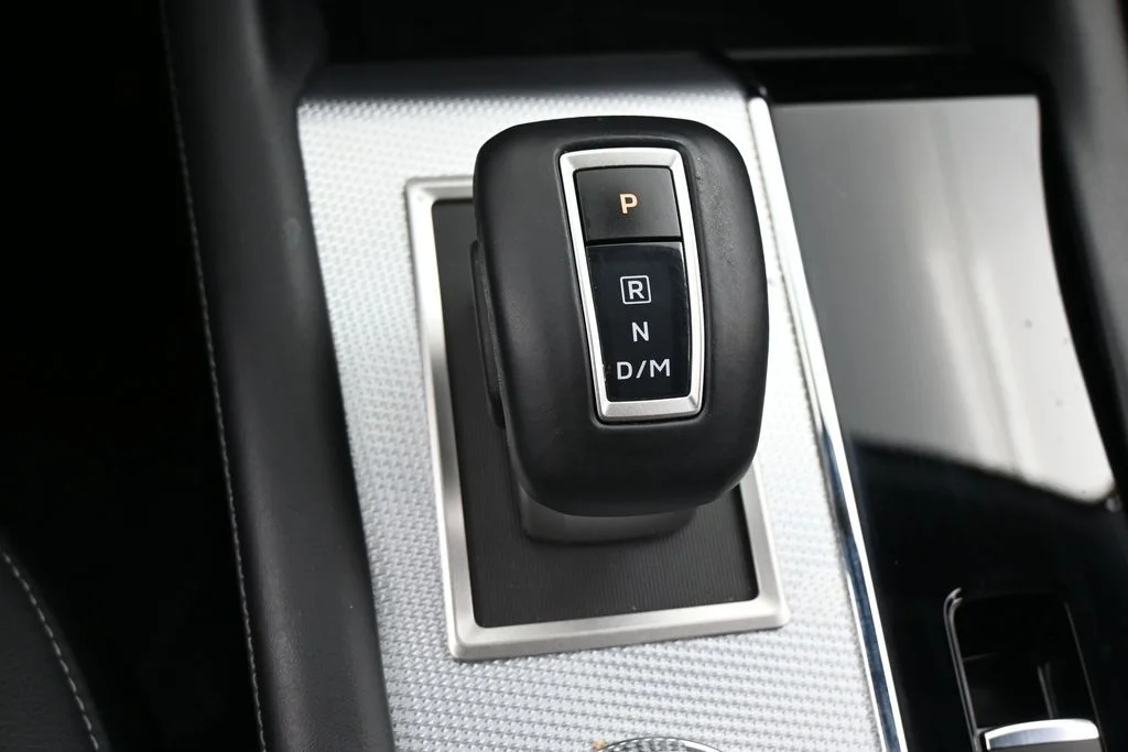 Used 2022 Silver Mitsubishi SEL image 21