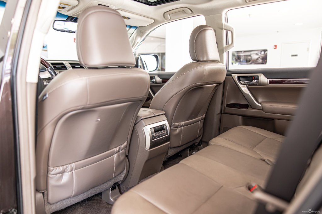 Used 2018 Red Lexus 460 image 32