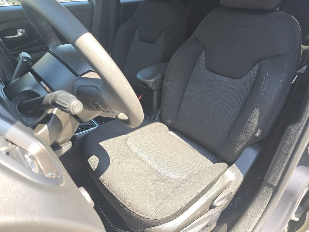 Used 2023 Gray Jeep Latitude image 21
