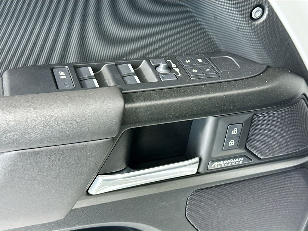 New 2026 Fuji White Land Rover V8 image 25