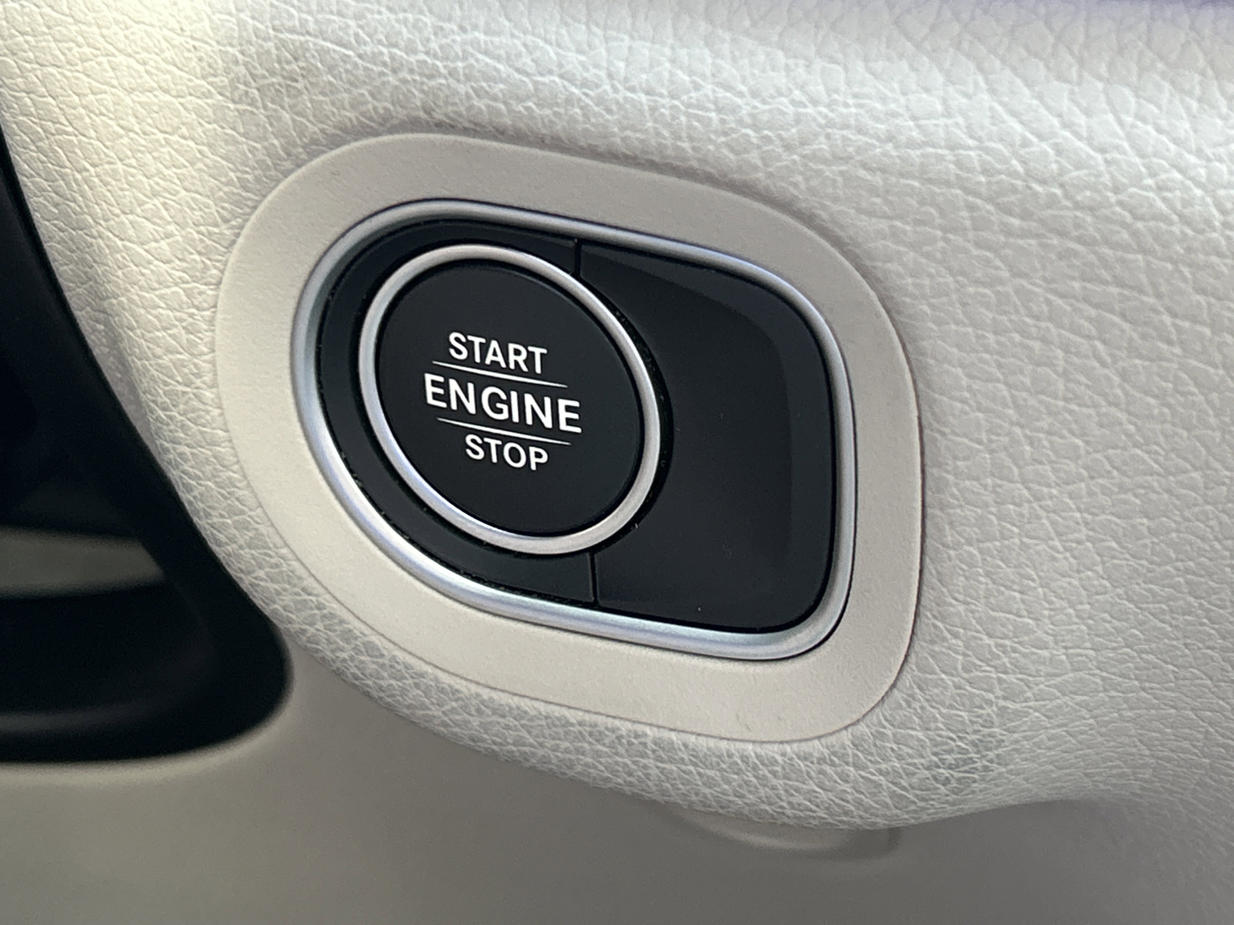 Certified Used 2025 Polar White Mercedes-Benz GLE 450e 4MATIC® SUV image 41
