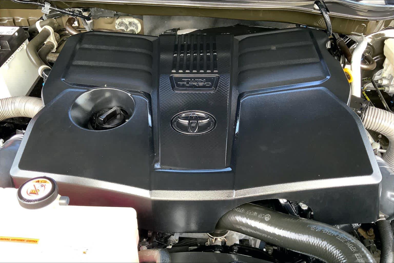 Used 2022 Midnight Black Metallic Toyota SR image 32