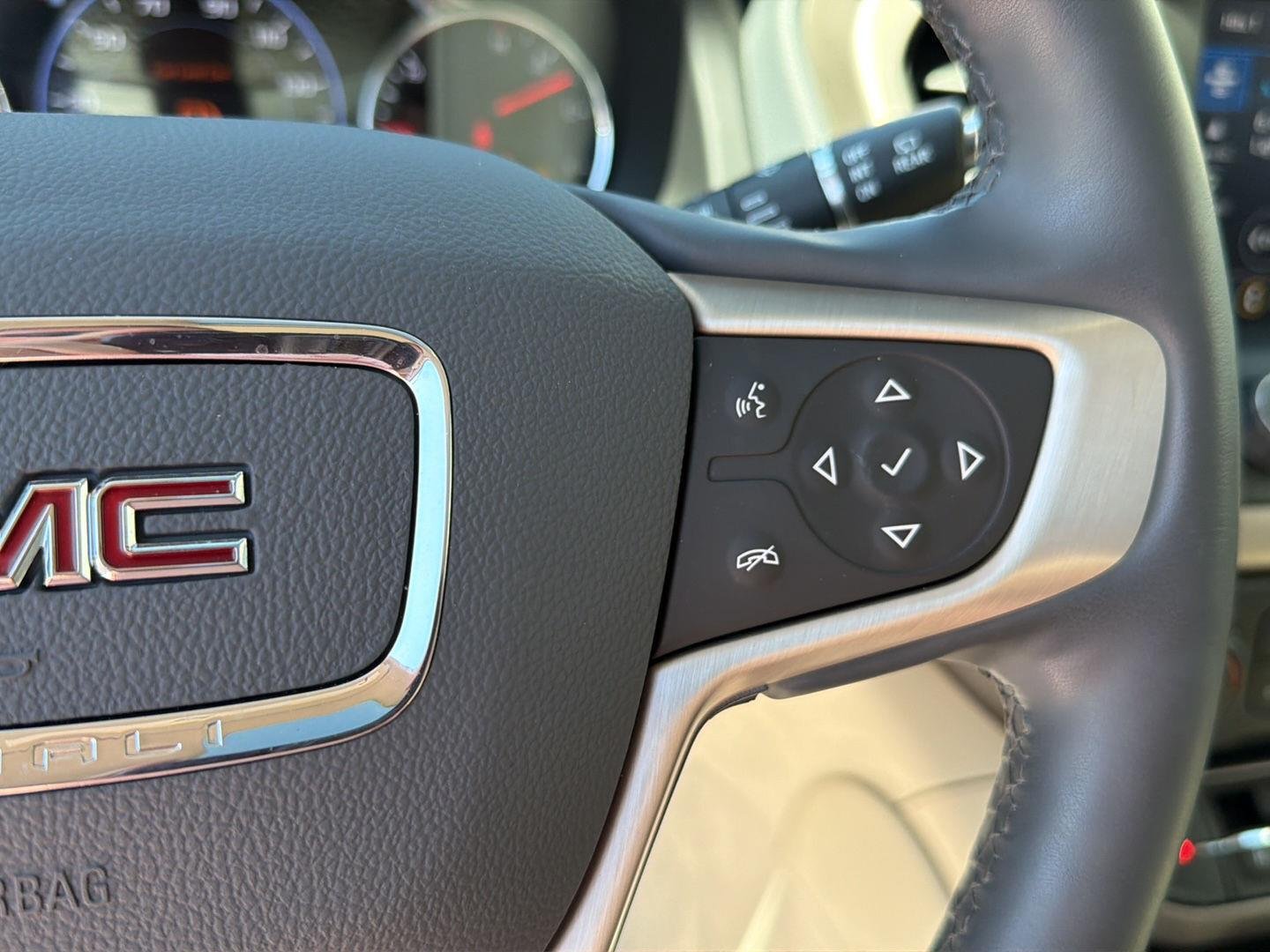 Used 2023 White Frost Tricoat GMC Denali image 22