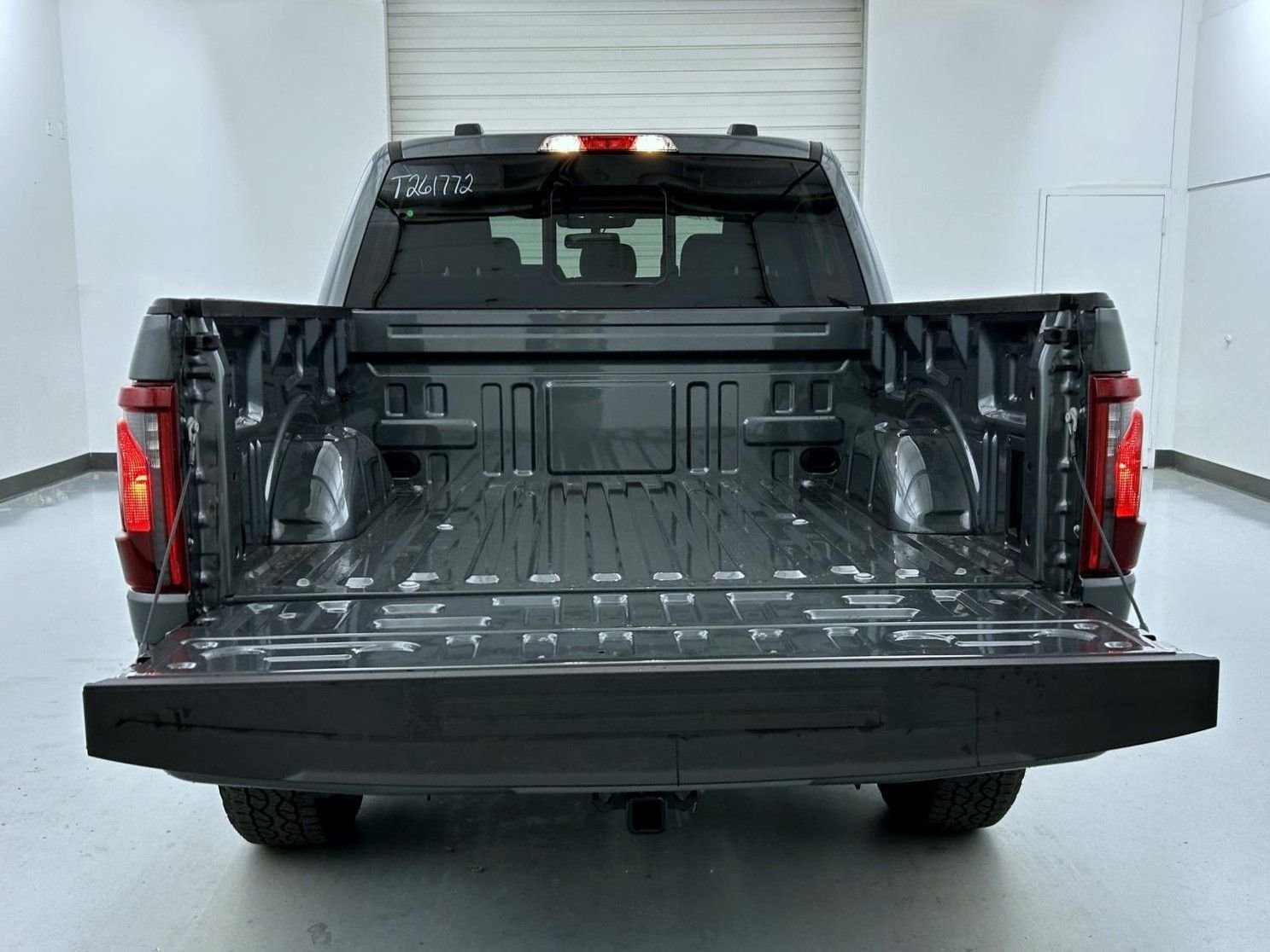 New 2026 Carbonized Gray Metallic Ford XLT image 22