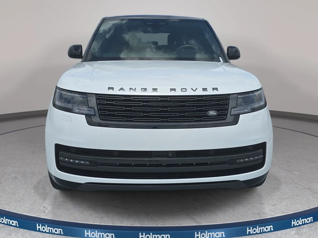 Used 2025 White Land Rover SE image 3