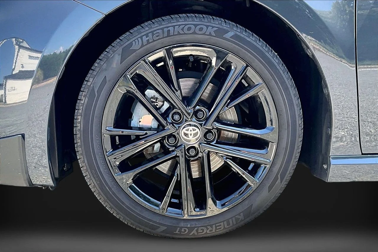 Used 2025  Toyota SE image 32