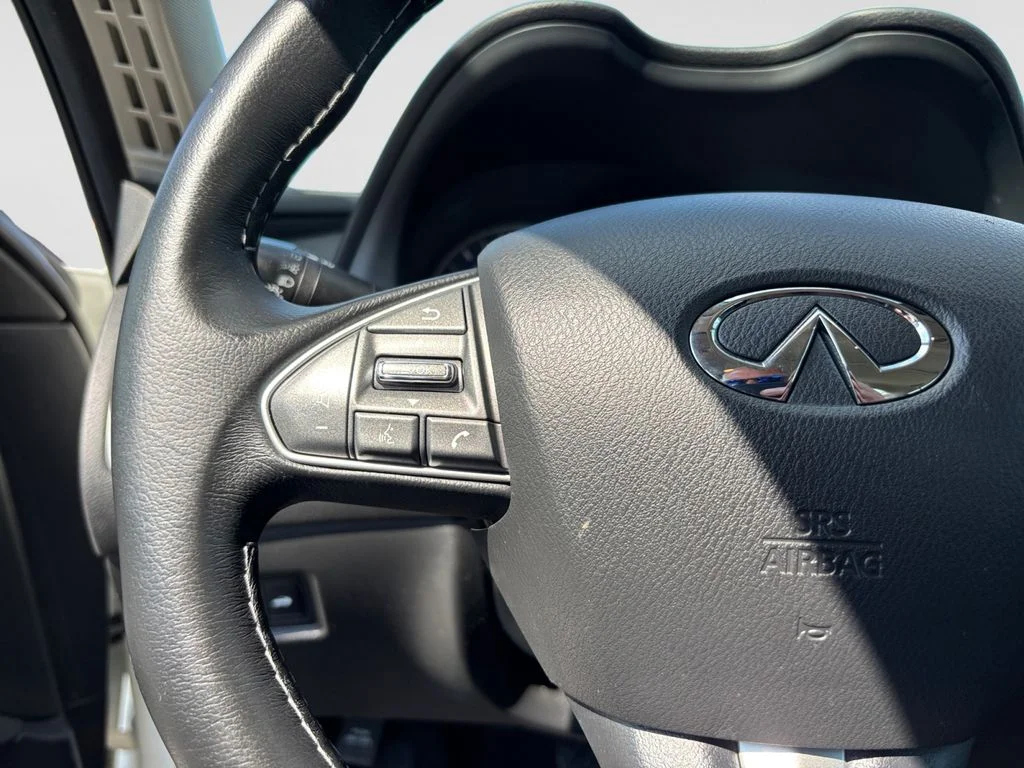 Used 2017 White INFINITI 3.0t Premium image 24