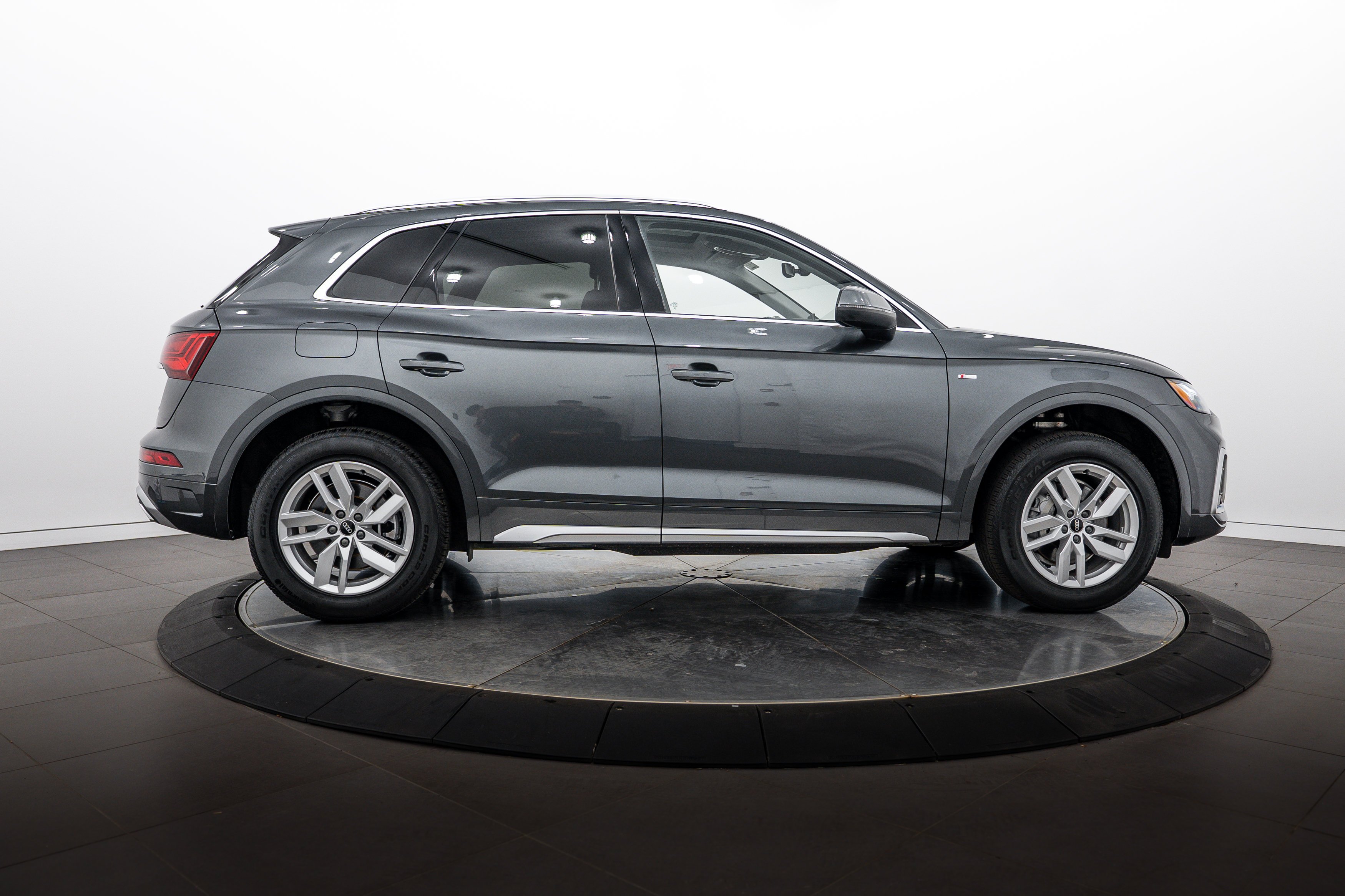 Certified Used 2023 Daytona Gray Pearl Effect Audi S line Premium image 3