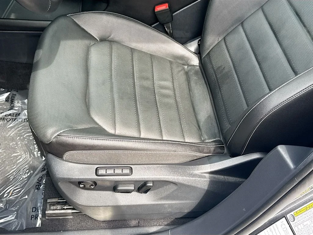 Used 2025  Volkswagen 2.0T SEL image 21