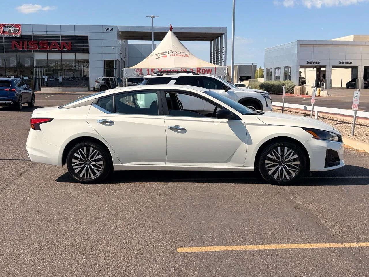 Used 2025 Glacier White Nissan 2.5 SV image 6
