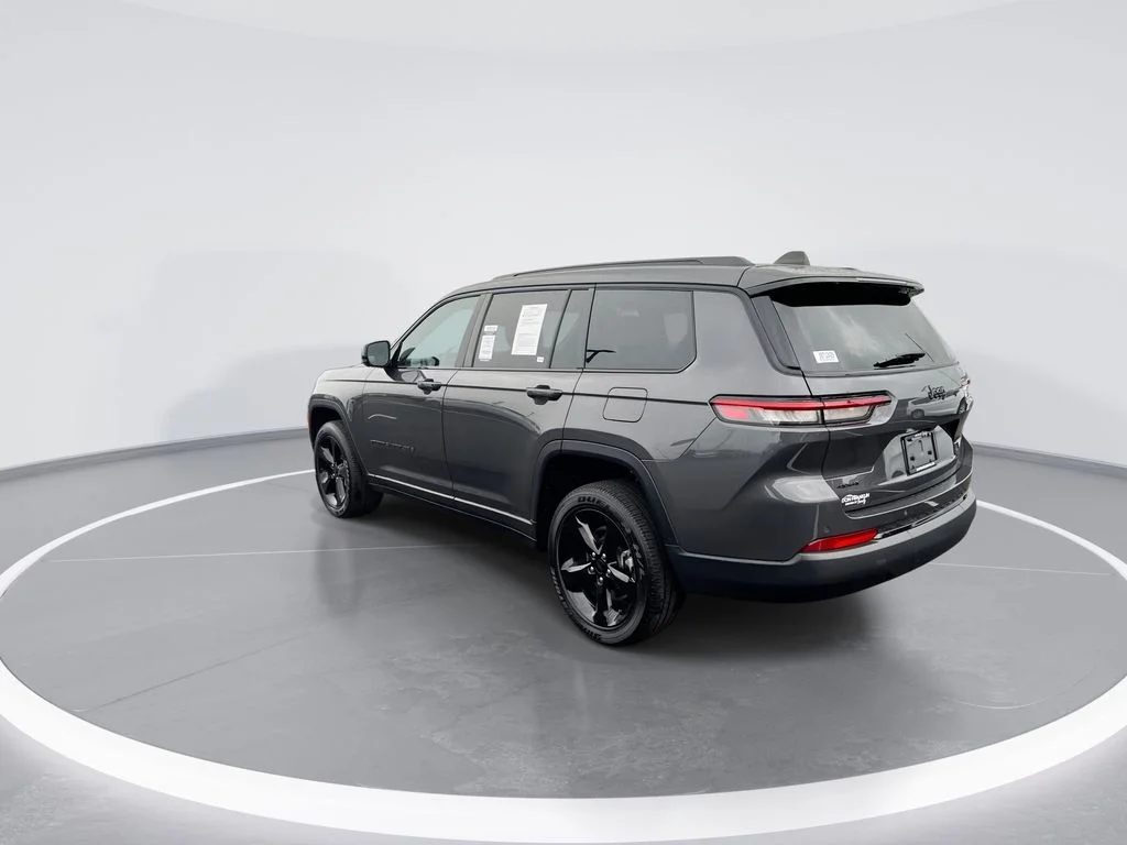 Used 2025 Gray Jeep Altitude X image 6
