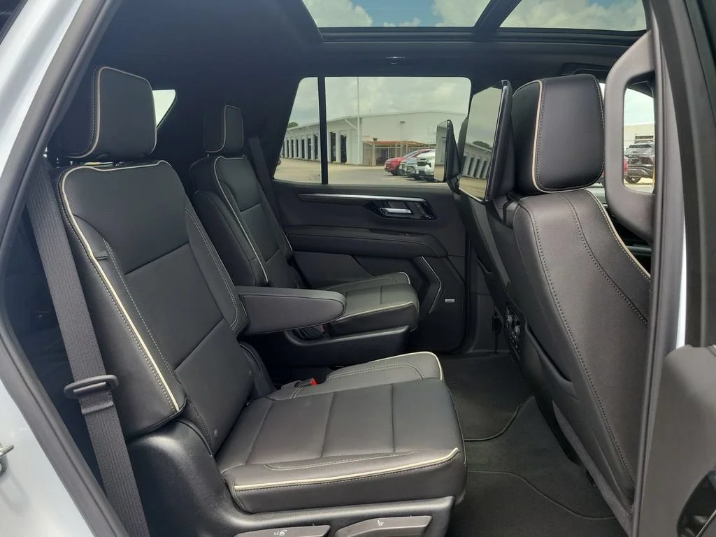 New 2026 Polar White Tricoat Chevrolet Premier image 28