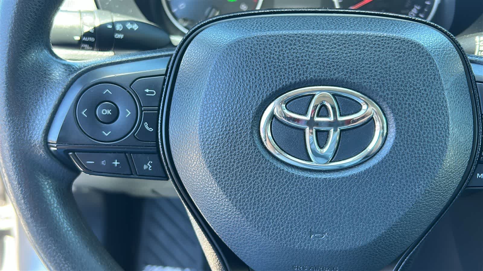 Used 2021 Silver Sky Metallic Toyota XLE image 18