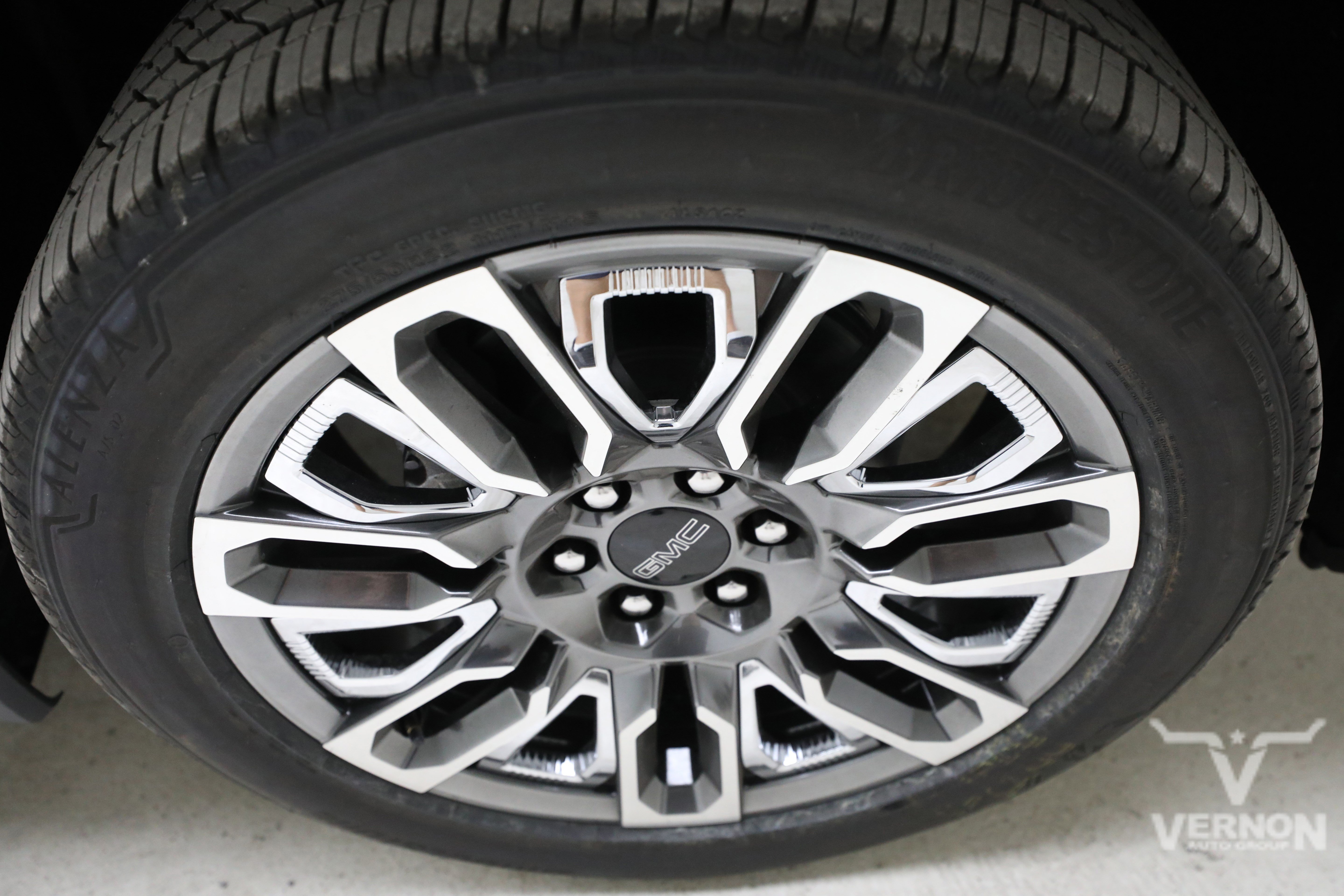 New 2026 Onyx Black GMC N image 32