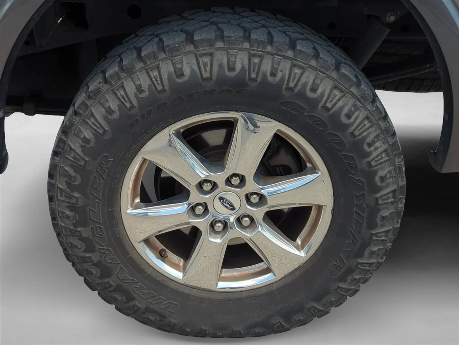 Used 2018 Magnetic Metallic Ford LARIAT image 6