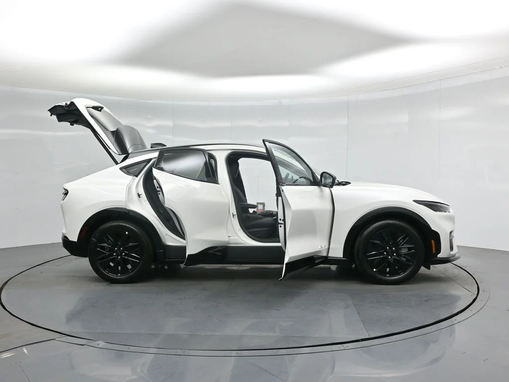 New 2026 Star White Metallic Tri-coat Ford Premium image 4
