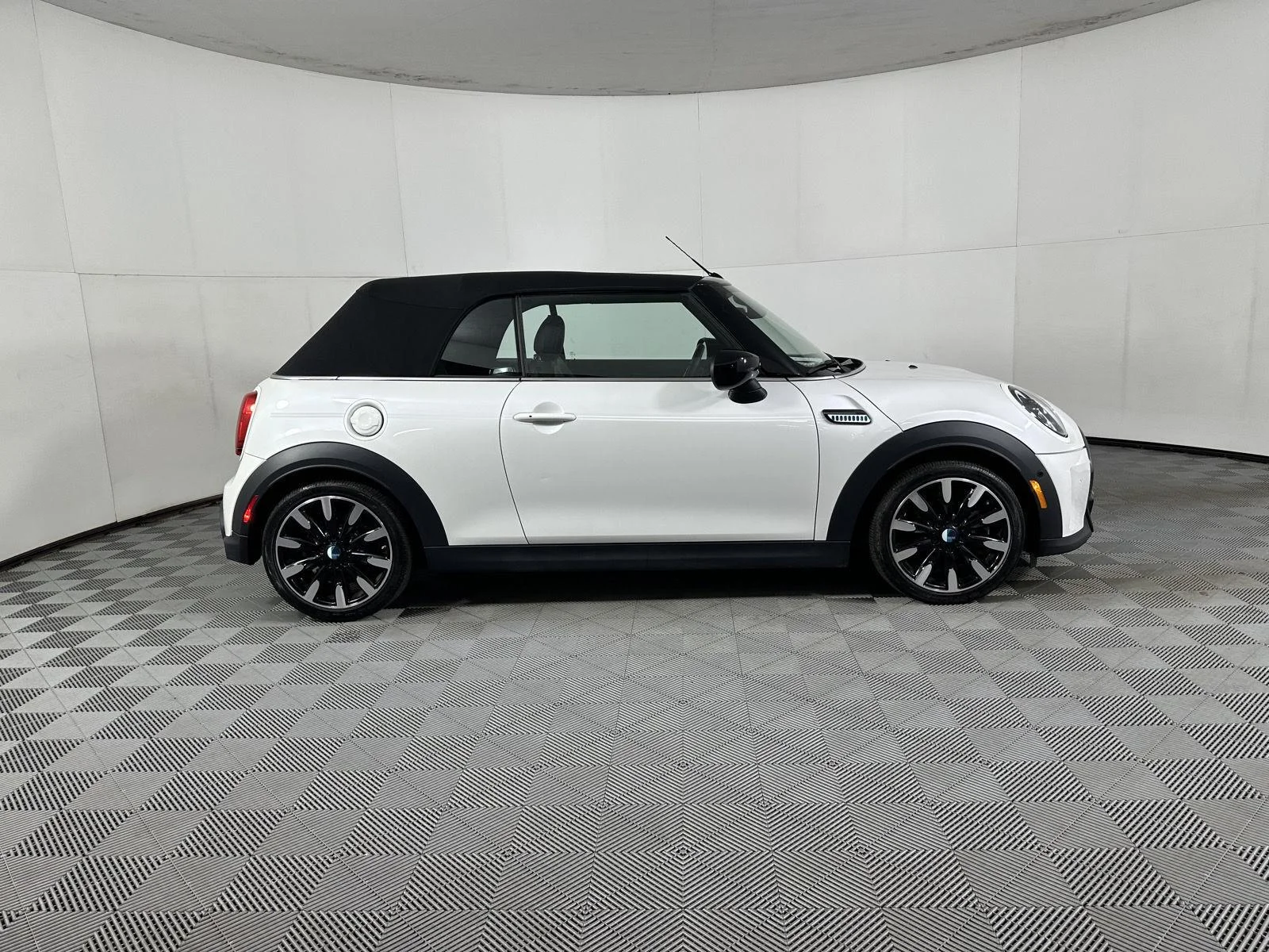 Used 2024 Nanuq White Metallic MINI Cooper S image 23