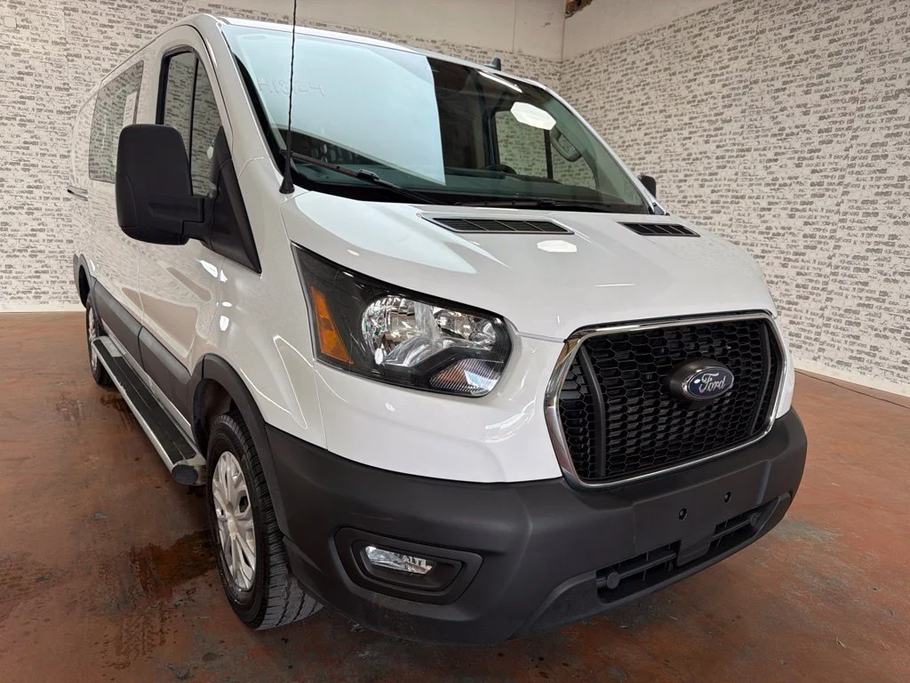 Used 2025 Oxford White Ford Base image 9