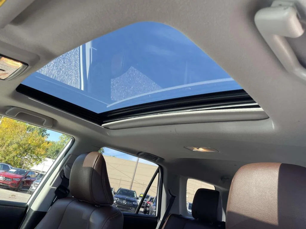 Certified Used 2019 Blizzard Pearl Toyota Limited image 5