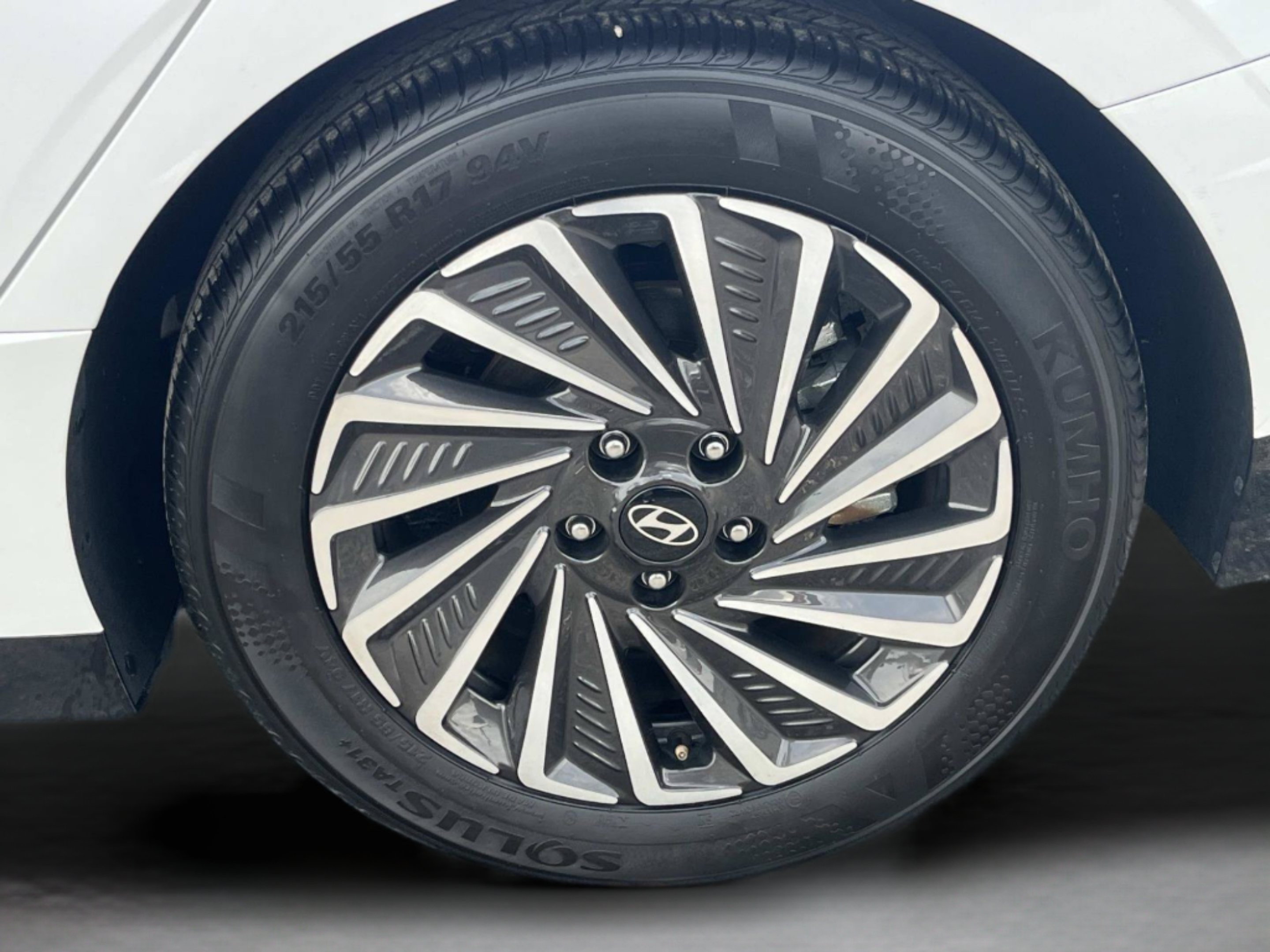 Used 2025 Serenity White Hyundai SEL image 43
