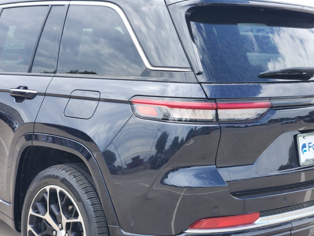 Used 2023 Black Jeep Summit Reserve image 15