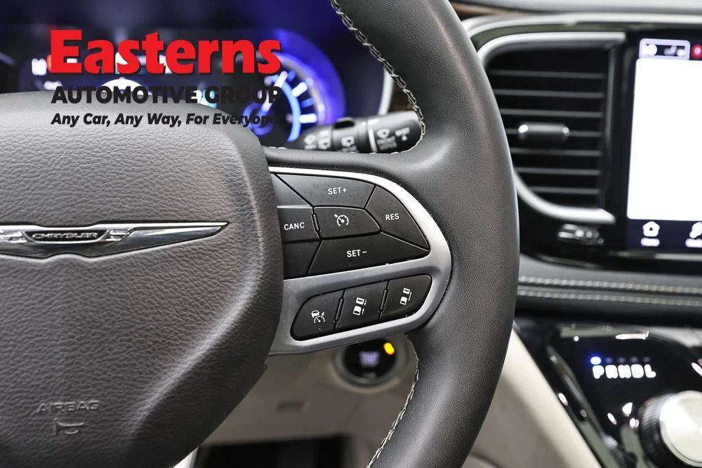 Used 2023 Black Chrysler Limited image 16