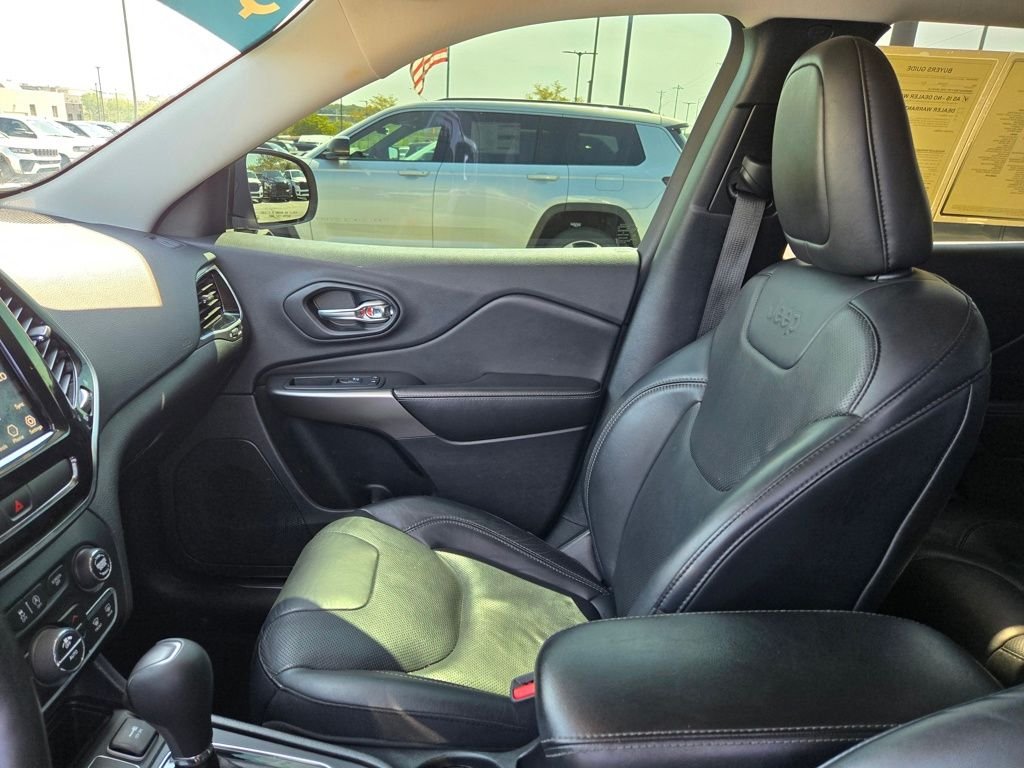 Used 2019 Red Jeep Limited image 25