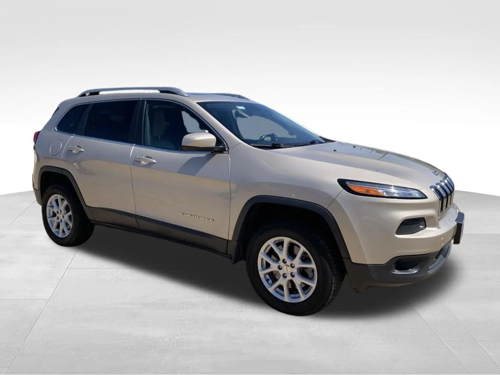 Used 2015 Beige Jeep Latitude image 13