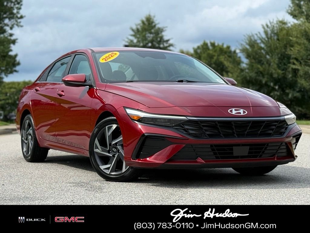 Certified Used 2025 Red Hyundai SEL Convenience image 2