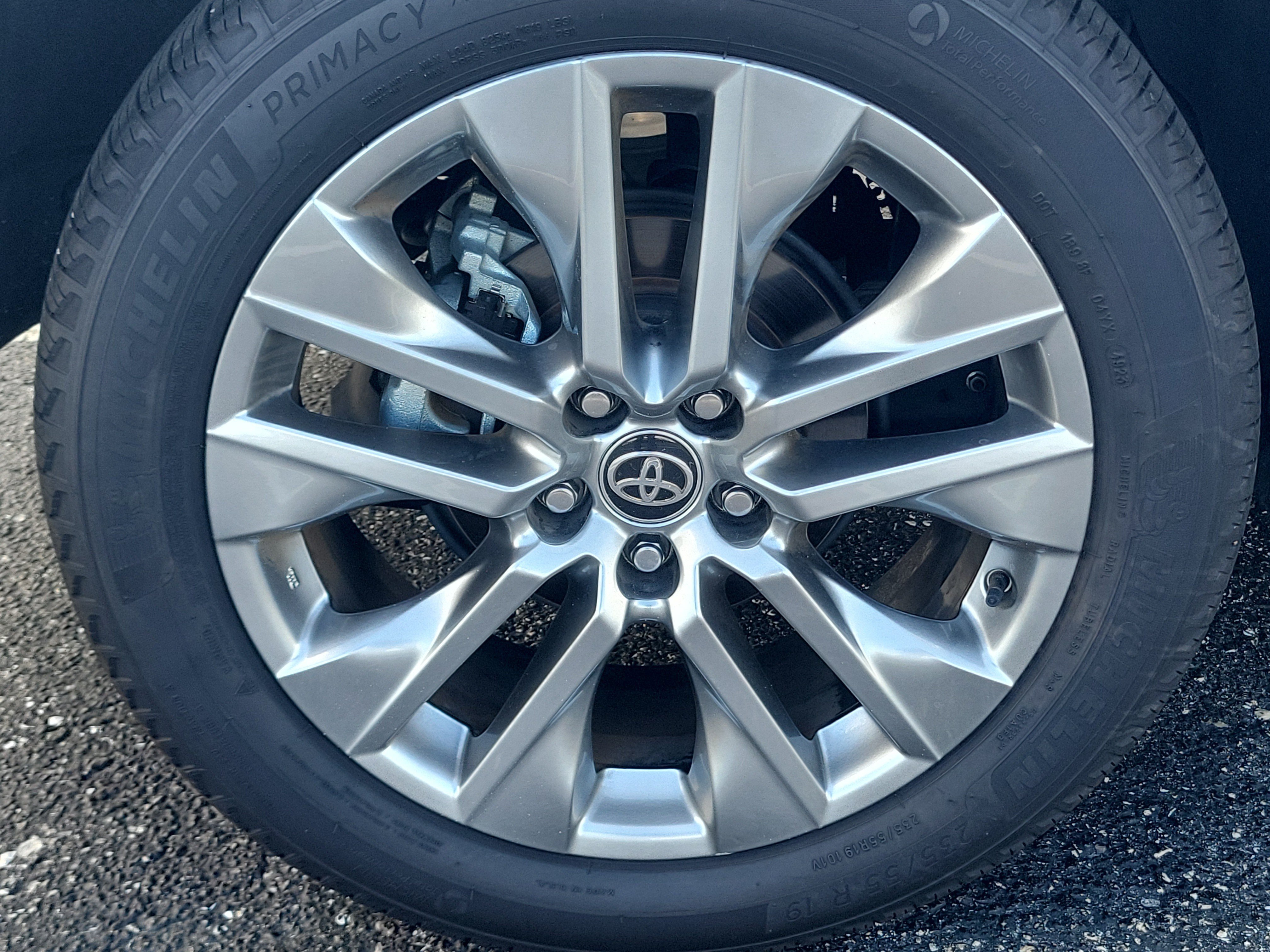 Used 2024 Pearl Toyota XLE Premium image 5