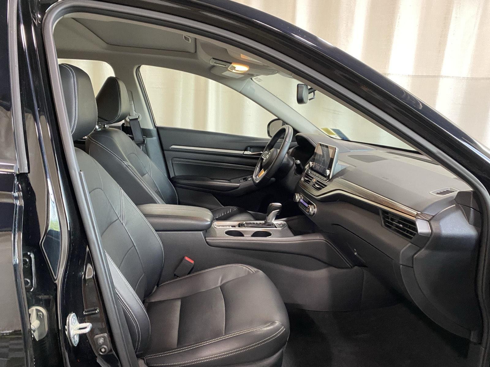 Used 2019 Super Black Nissan 2.5 SL image 11