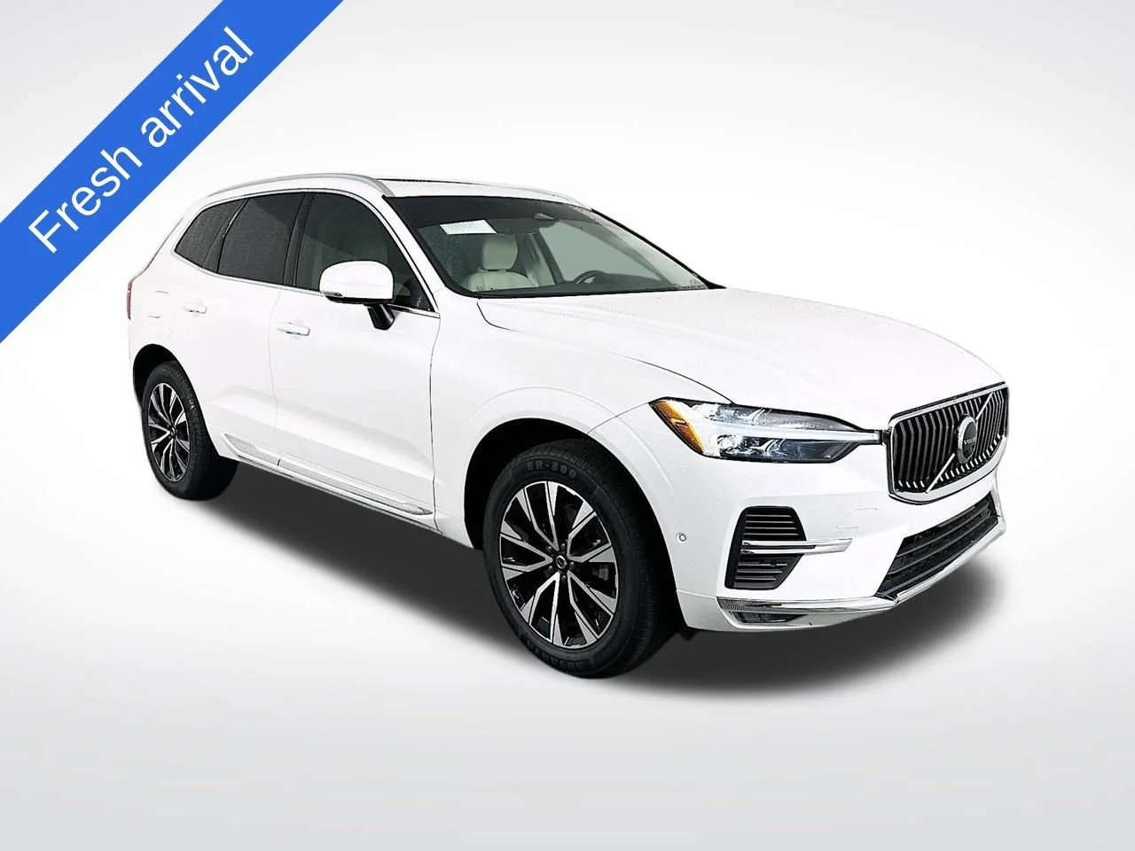 2023 Volvo XC60 B5 Plus Bright Theme AWD's photo