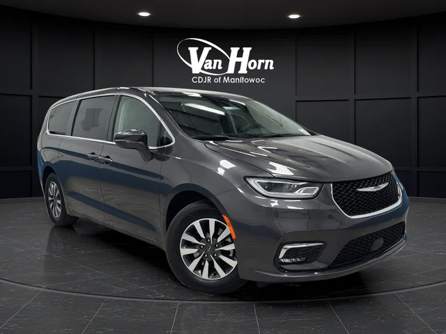 2022 Chrysler Pacifica Hybrid Touring L Hybrid's photo