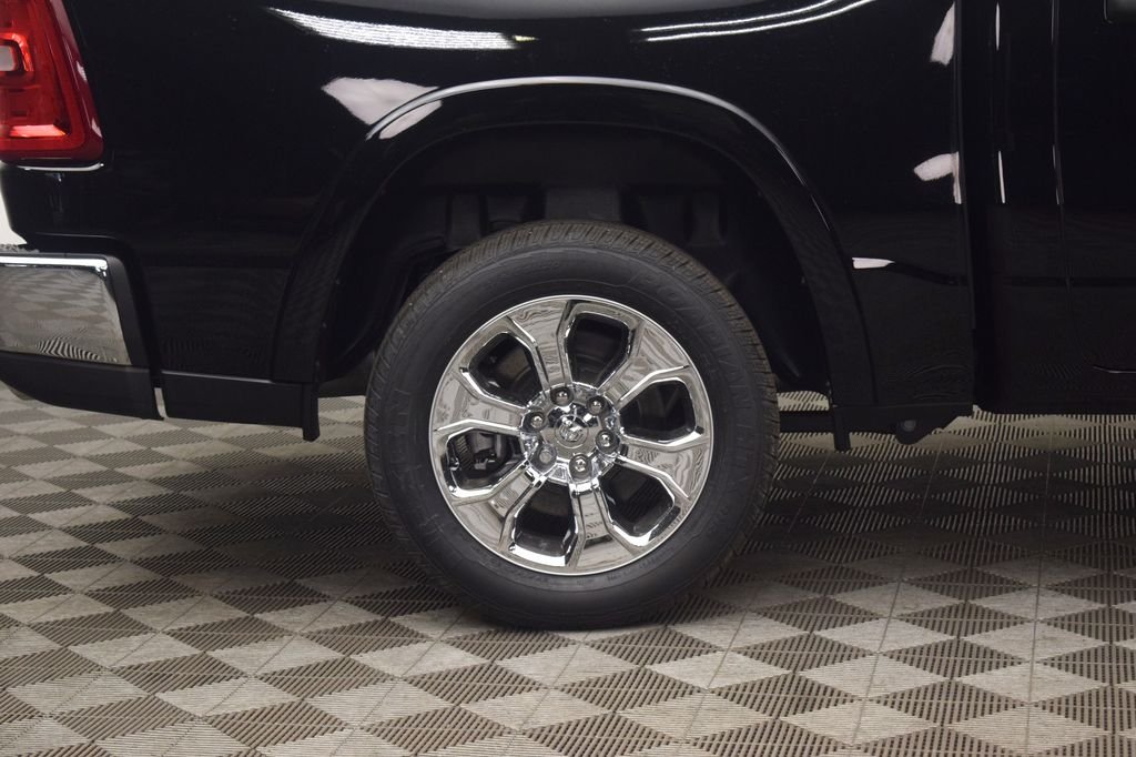 New 2026 Diamond Black Crystal Pearl-Coat Exterior Paint RAM Big Horn/Lone Star image 9