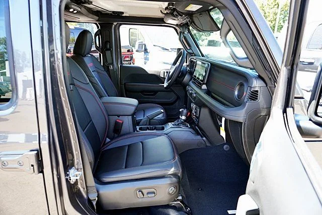 New 2026 Granite Crystal Metallic Clear-Coat Exterior Paint Jeep Rubicon image 15