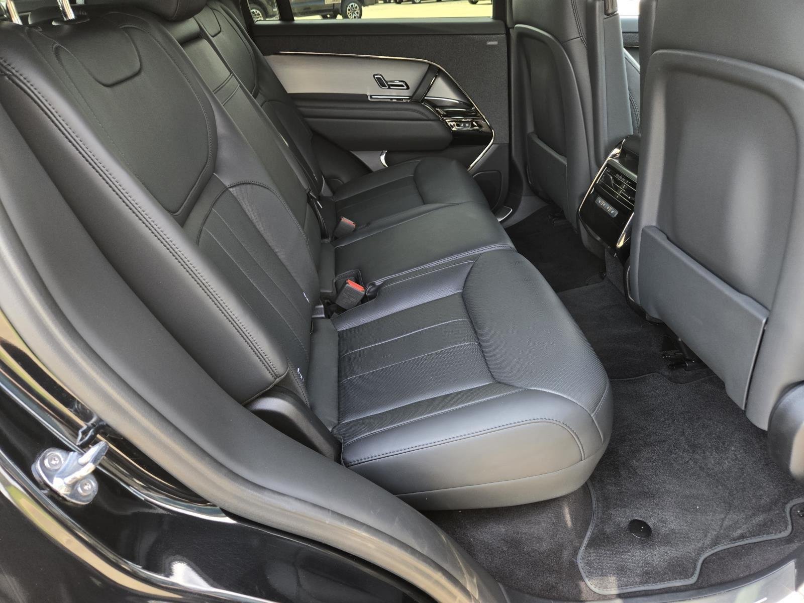 Used 2025 Santorini Black Metallic Land Rover SE image 26