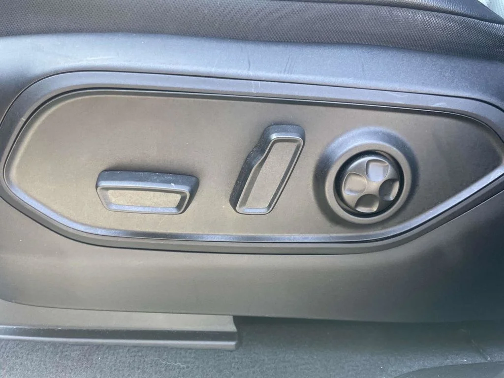 Used 2024 Silver Jeep Limited image 28