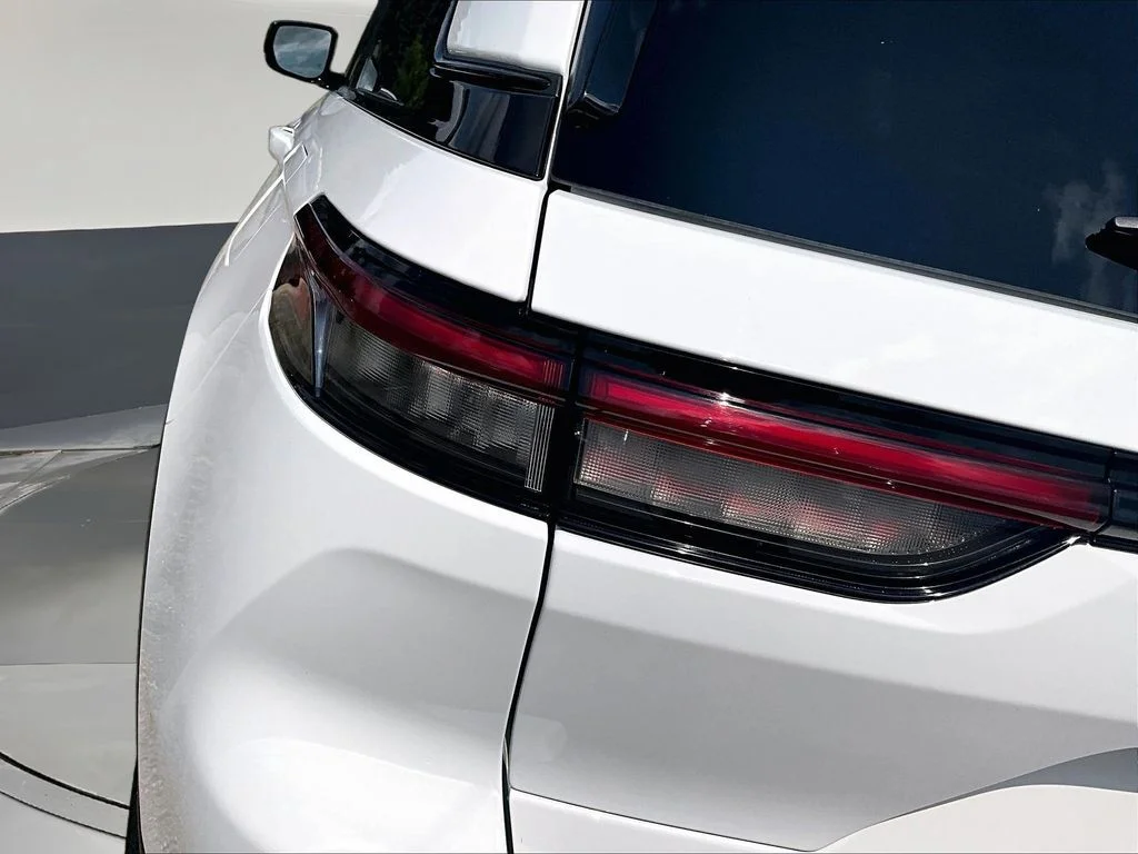 Used 2023 White Jeep Altitude X image 27