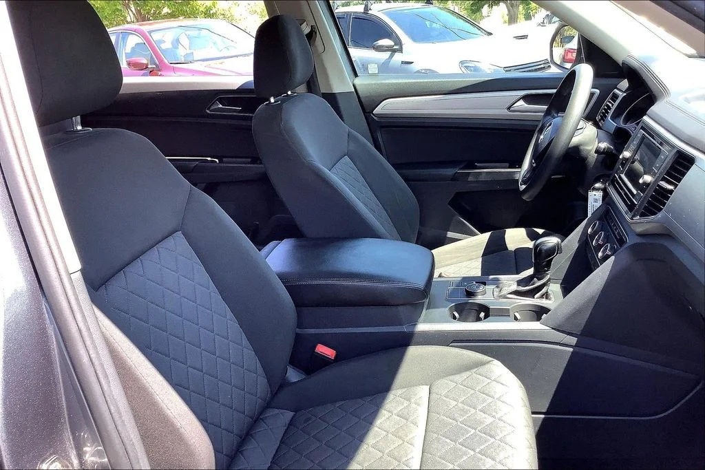 Used 2018 Gray Volkswagen S image 7