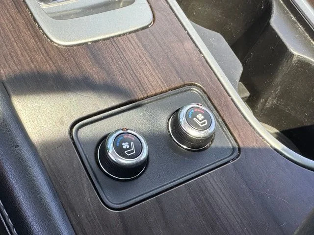 Used 2019 Black Nissan Platinum image 71